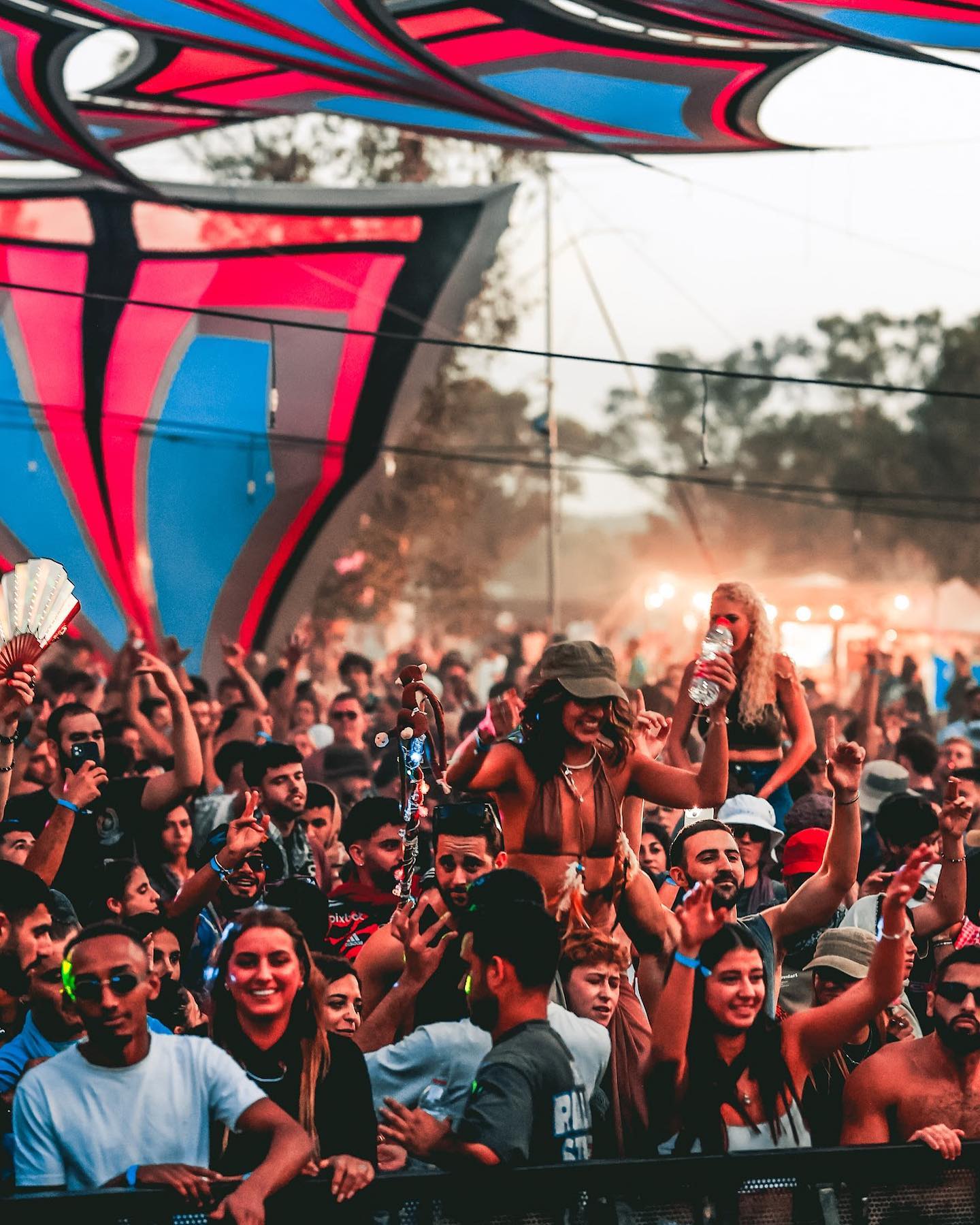 Rotem Y and people dancing at supernova festival