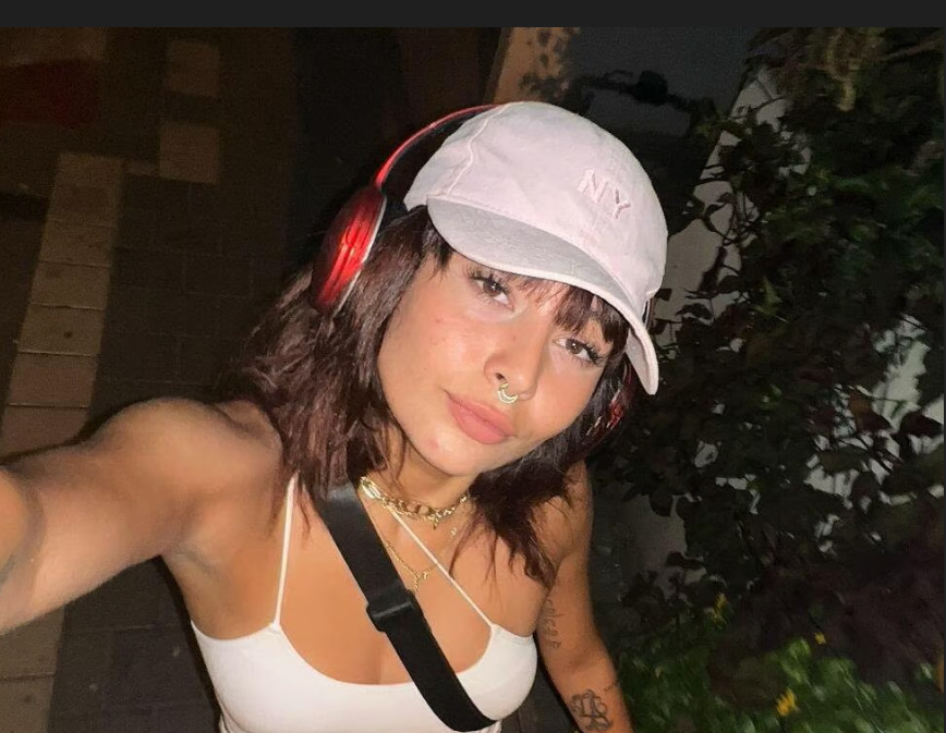 A woman with a hat in a selfie for the camera